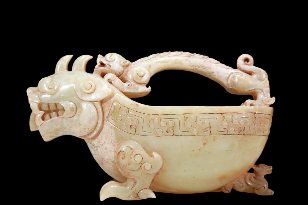 A Marvelous White Jade 'Auspicious Beast' Ewer - 5