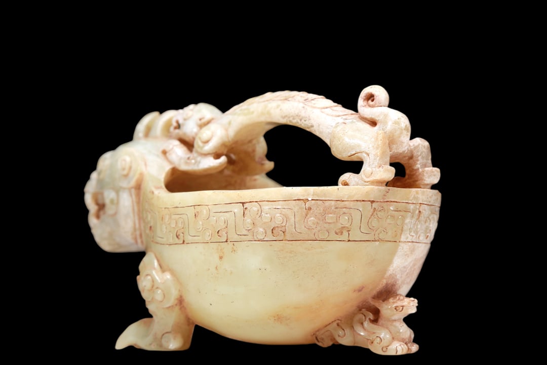 A Marvelous White Jade 'Auspicious Beast' Ewer - 6