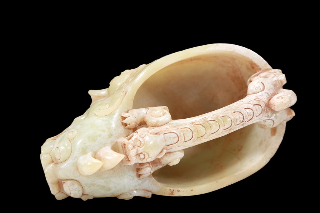 A Marvelous White Jade 'Auspicious Beast' Ewer - 7