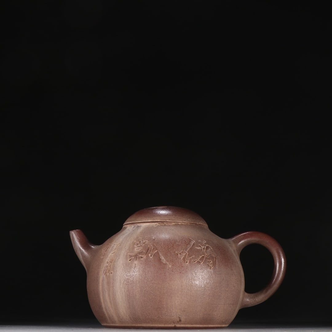 An Exquisite Purple Sands Teapot: An Exquisite Purple Sands Teapot Qing Dynasty, China Size:11cmx17.4cm (The Dimensions Of All Batches Are Manually Measured.If You Need More Detailed Information, Please Contact Our Customer Service