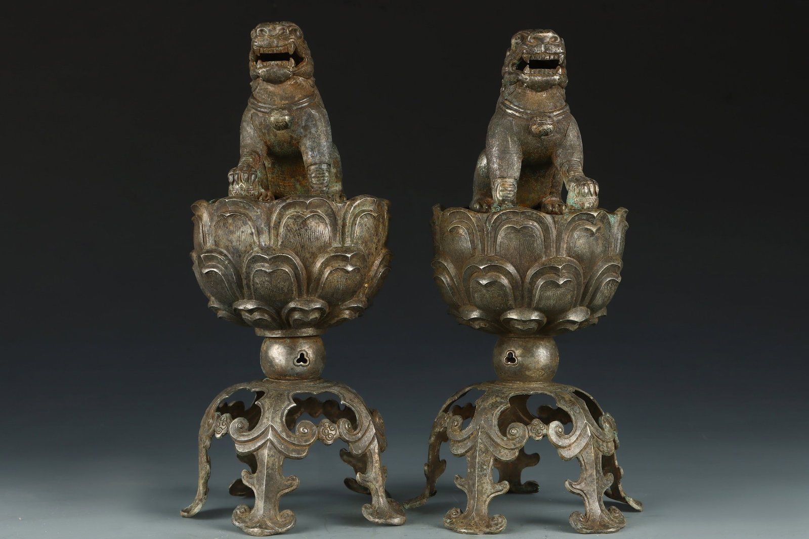 A Pair of Exquisite Silver Auspicious Beast Censer: A Pair of Exquisite Silver Auspicious Beast Censer Tang Dynasty, China Size:30cmx11cm Weight:1314g (The Dimensions Of All Batches Are Manually Measured.If You Need More Detailed Information, Please