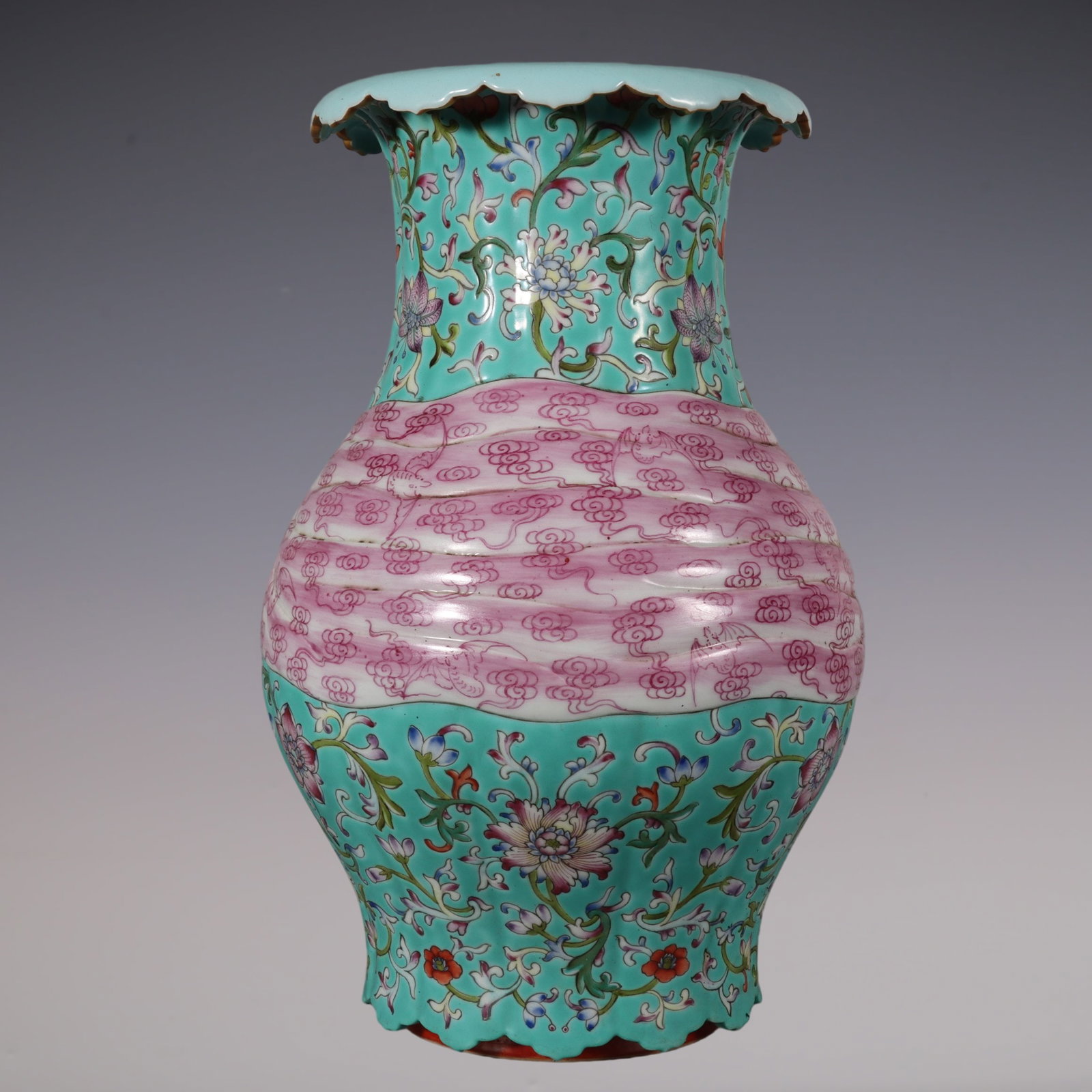 An Exquisite Famille-Rose Green Ground Painted Gold Lotus Pattern Vase: An Exquisite Famille-Rose Green Ground Painted Gold Lotus Pattern Vase Qing Dynasty, China Qianlong Six-character Mark Size:31.6cm (The Dimensions Of All Batches Are Manually Measured.If You Need