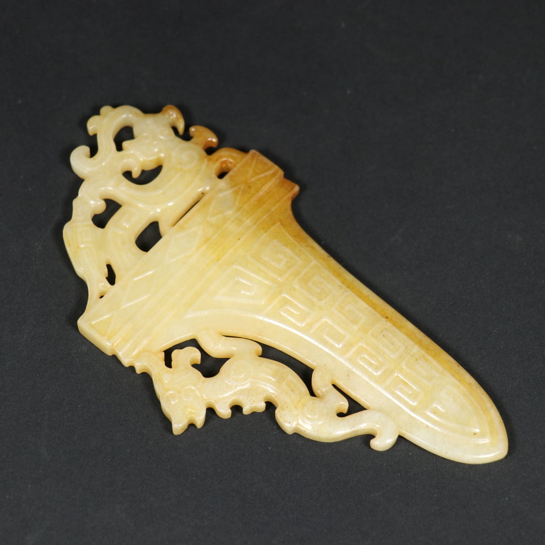 An Exquisite White Jade Dragon Pattern Ornament - 9