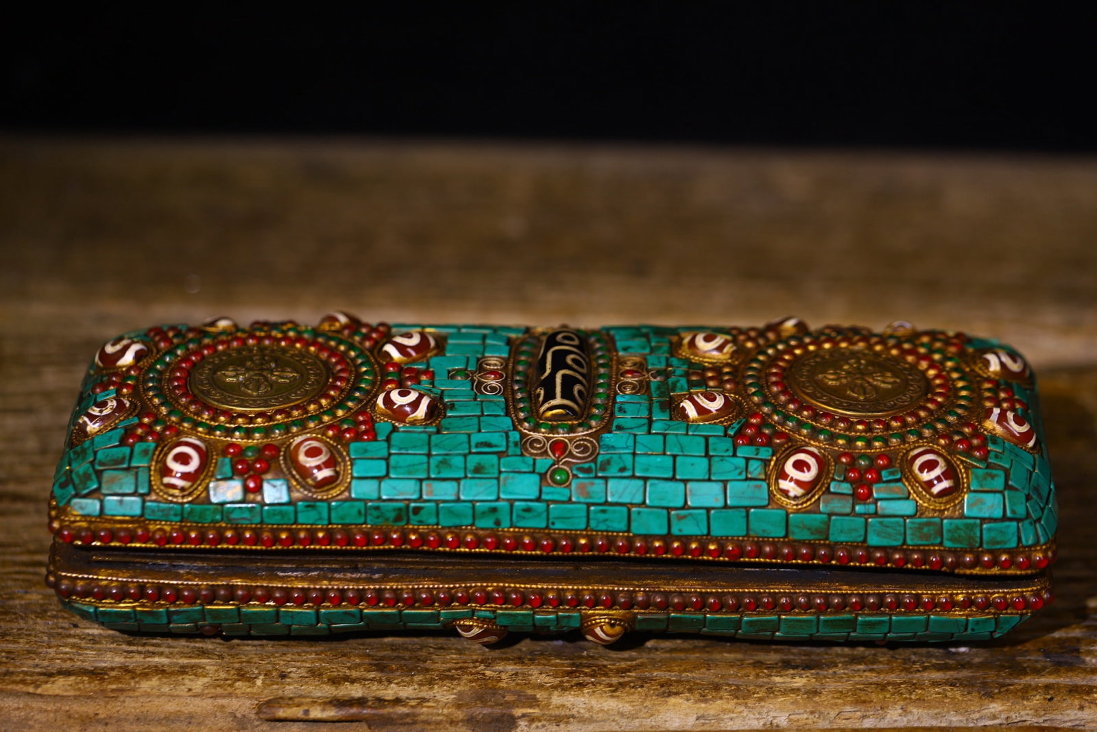 An Exquisite Wooden Painted Color sutra: An Exquisite Wooden Painted Color sutra Qing Dynasty, China Size:23cmx9cm Weight:1200g (The Dimensions Of All Batches Are Manually Measured.If You Need More Detailed Information, Please Contact Our