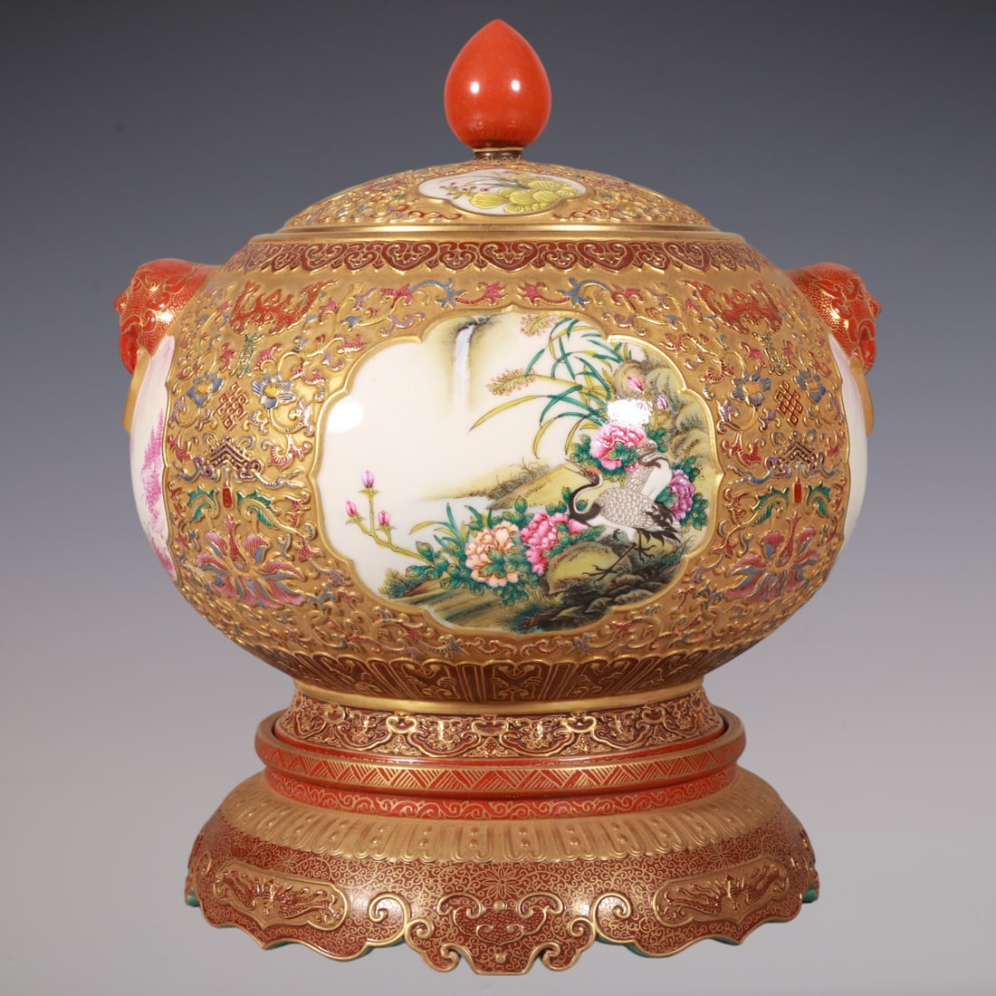 An Exquisite Enamel Lotus Pattern Flower and Bird Pattern Double-Ears Jar - 6