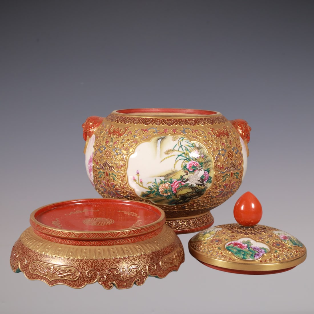 An Exquisite Enamel Lotus Pattern Flower and Bird Pattern Double-Ears Jar - 8