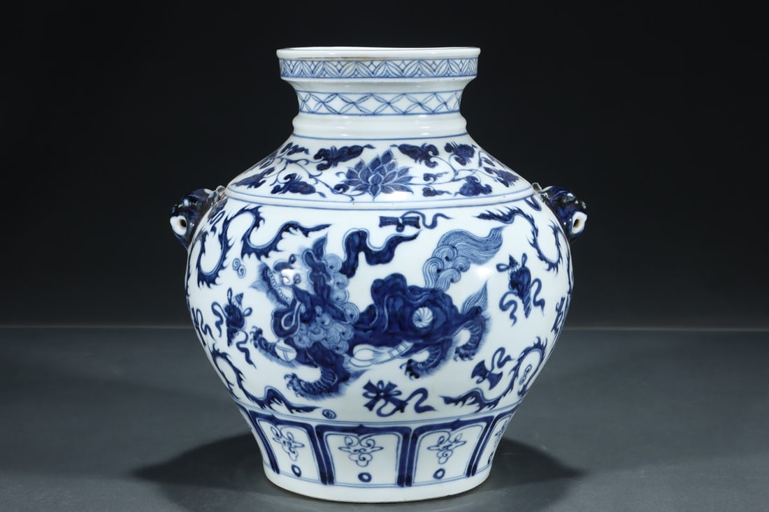 An Exquisite Blue and White Lotus Pattern Lion Pattern Double-Ears Jar - 3