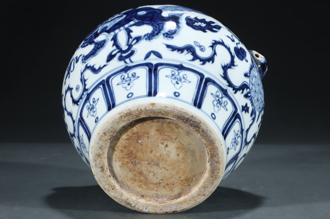 An Exquisite Blue and White Lotus Pattern Lion Pattern Double-Ears Jar - 5
