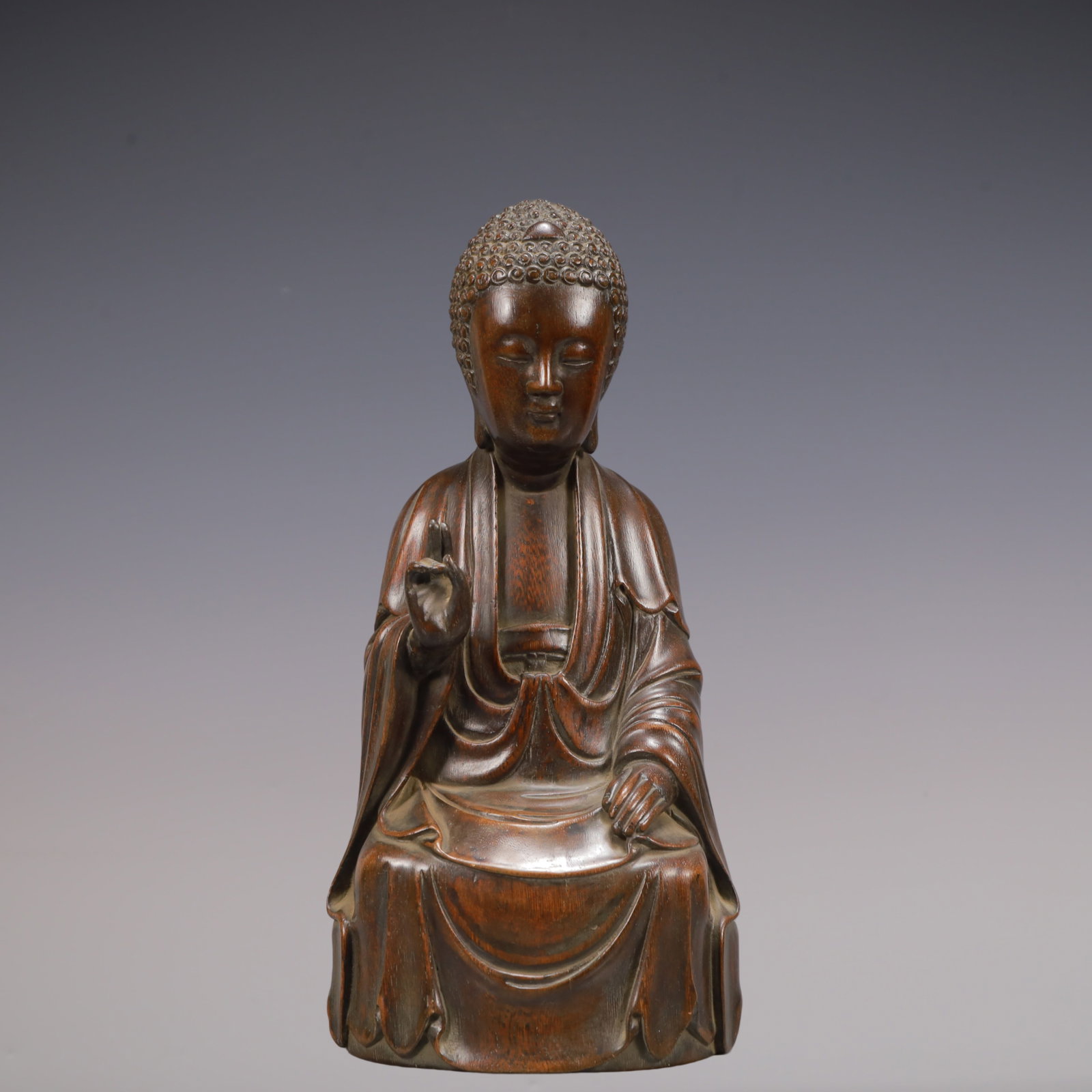 A Exquisite Eaglewood Statue of Sakyamuni Ornament: A Exquisite Eaglewood Statue of Sakyamuni Ornament Qing Dynasty, China Size:14.6cmx12cmx32cm Weight:850g (The Dimensions Of All Batches Are Manually Measured.If You Need More Detailed Information,
