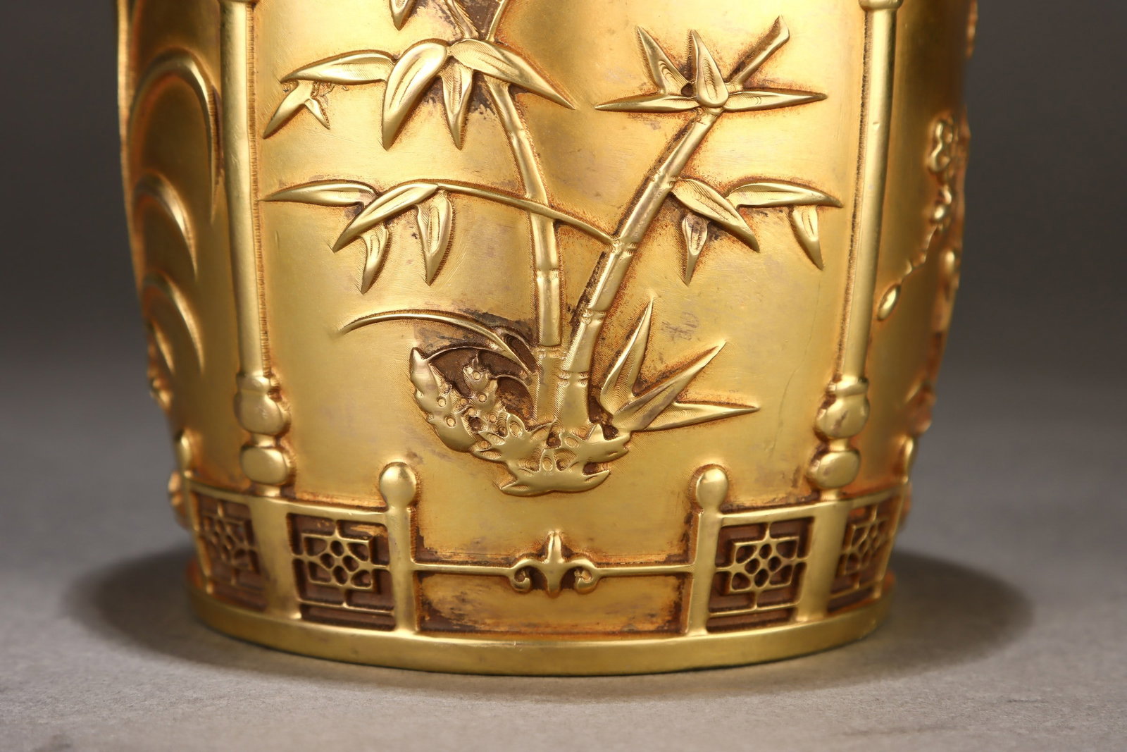 An Exquisite Gilt Bronze Flower Pattern Censer - 5