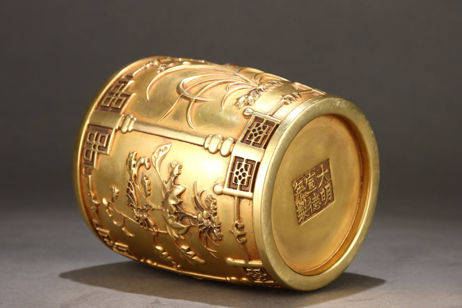 An Exquisite Gilt Bronze Flower Pattern Censer - 7