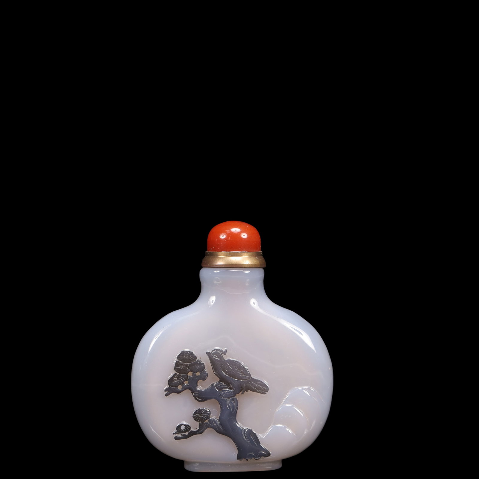 An Exquisite Agate Flower and Bird Pattern Snuff Bottle: An Exquisite Agate Flower and Bird Pattern Snuff Bottle Qing Dynasty, China Size:5cmx1.5cmx6.5cm Weight:50g (The Dimensions Of All Batches Are Manually Measured.If You Need More Detailed Information,