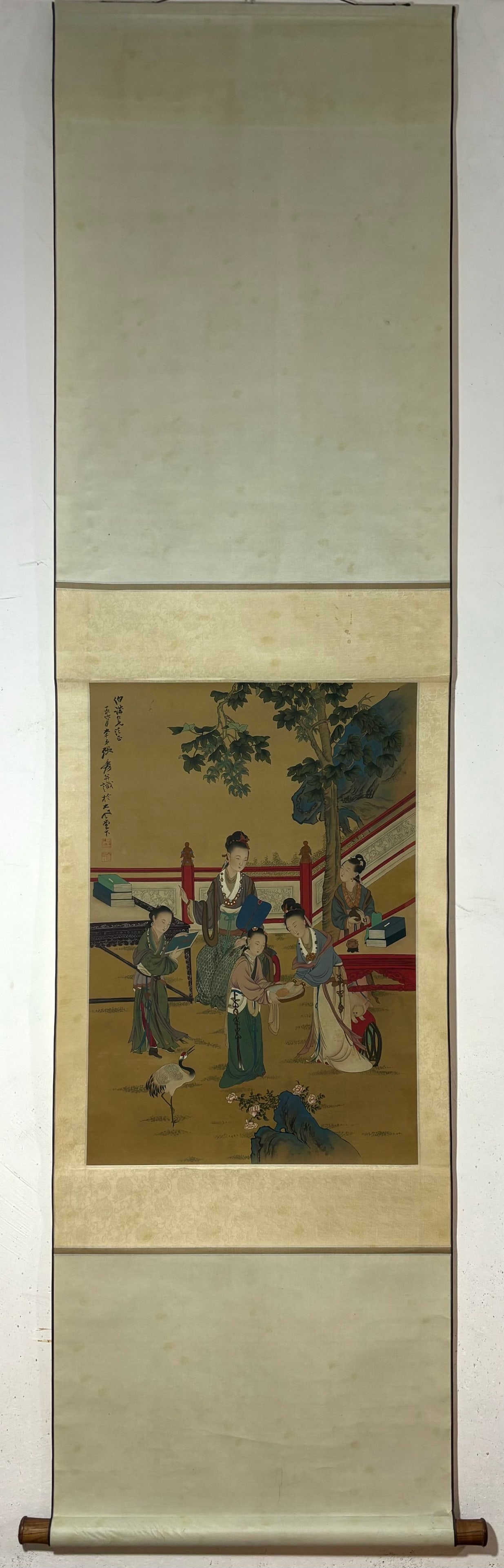 A Chinese Vertical Scroll Ink Painting of Woman on Silk: A Chinese Vertical Scroll Ink Painting of Woman on Silk Zhang daqian Without frame Size:71.5cmx49cm (The Dimensions Of All Batches Are Manually Measured.If You Need More Detailed Information, Please