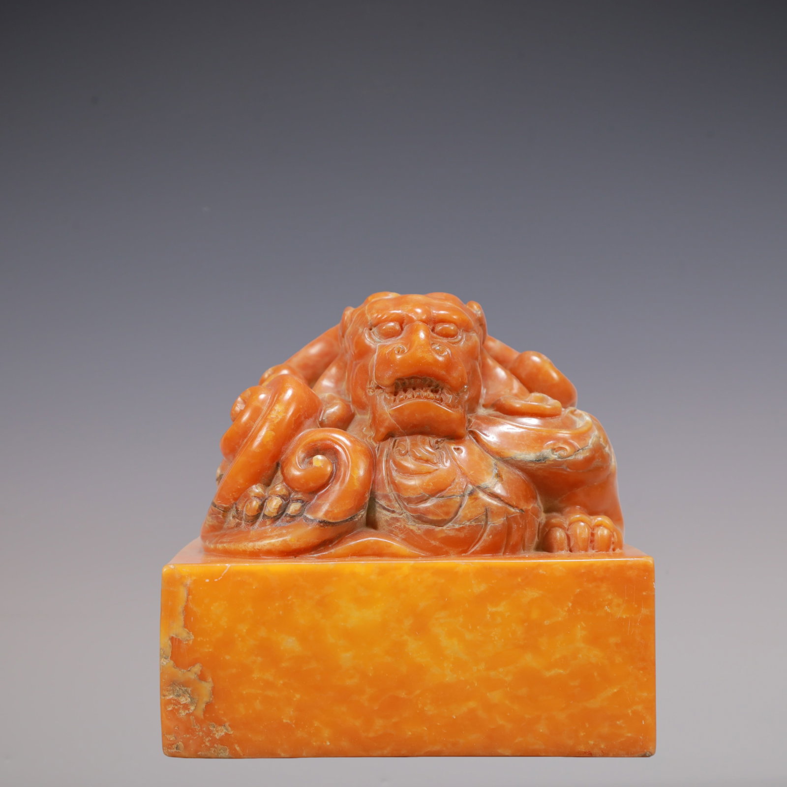 A Exquisite Shoushan Stone Auspicious Beast Seal: A Exquisite Shoushan Stone Auspicious Beast Seal Qing Dynasty, China Qianlong Six-character Mark Size:9.5cmx9.5cmx10cm Weight:1500g (The Dimensions Of All Batches Are Manually Measured.If You Need