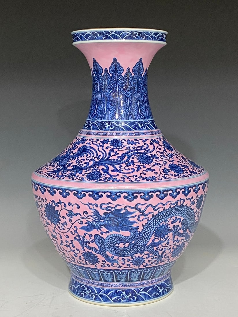 An Exquisite Blue and White Lotus Pattern Dragon and Phoenix Pattern Seawater Pattern Vase: An Exquisite Blue and White Lotus Pattern Dragon and Phoenix Pattern Seawater Pattern Vase Qing Dynasty, China Qianlong Six-character Mark Size:41cmx29cm (The Dimensions Of All Batches Are Manually