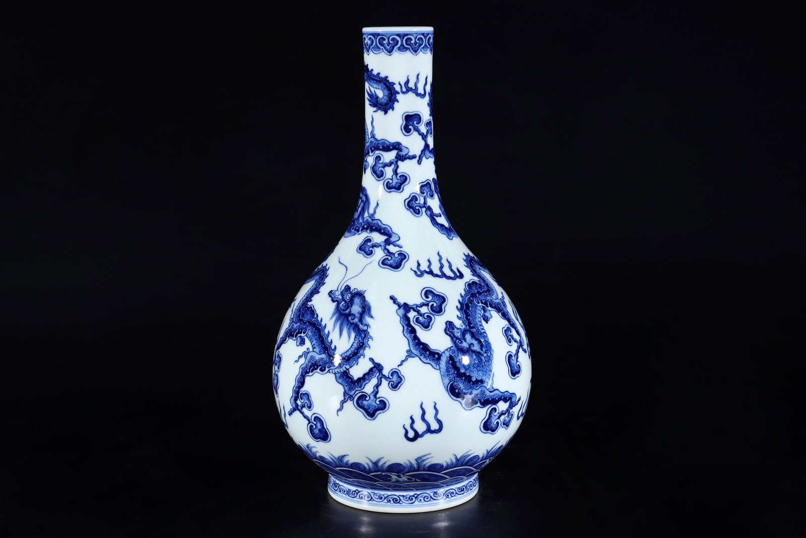 An Exquisite Blue and White Dragon Pattern Seawater Pattern Vase - 3