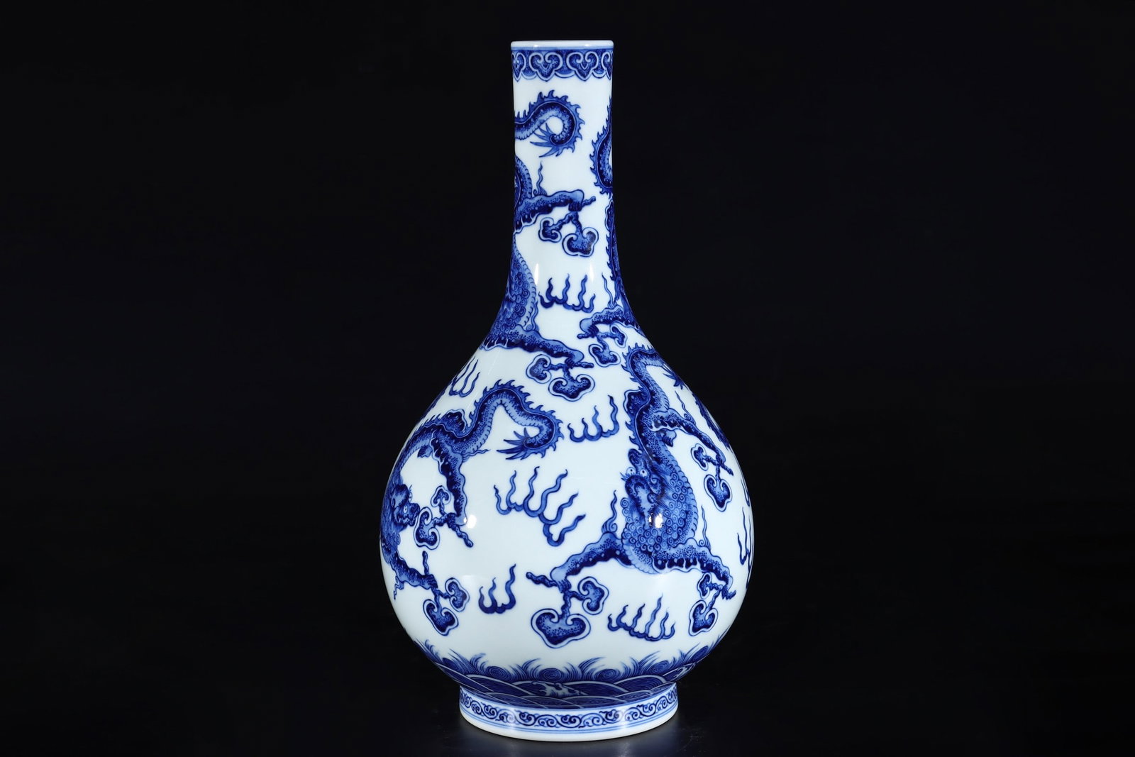 An Exquisite Blue and White Dragon Pattern Seawater Pattern Vase - 5