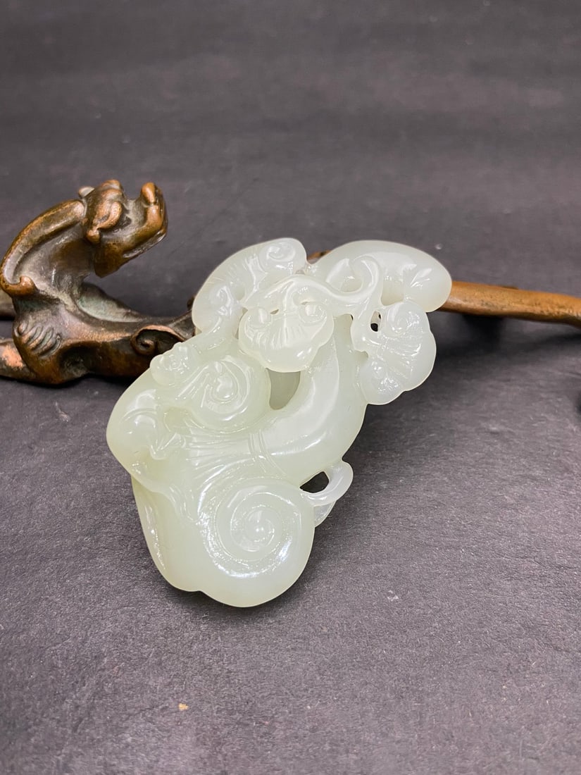 An Exquisite White Jade Ruyi Pendant - 2