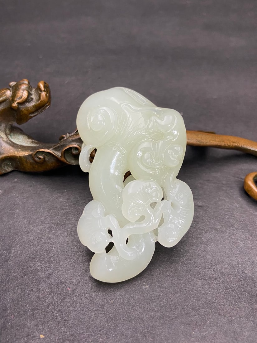An Exquisite White Jade Ruyi Pendant - 4