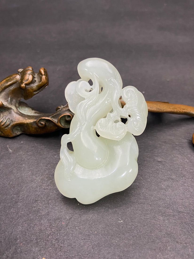 An Exquisite White Jade Ruyi Pendant - 5
