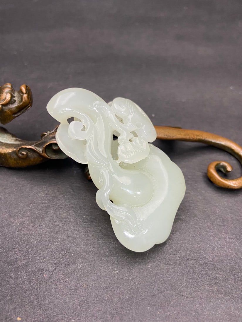 An Exquisite White Jade Ruyi Pendant - 6
