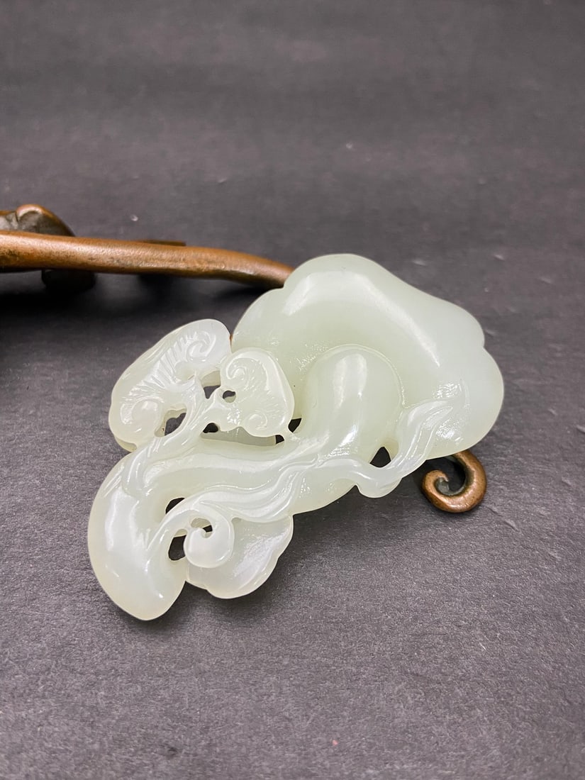 An Exquisite White Jade Ruyi Pendant - 8