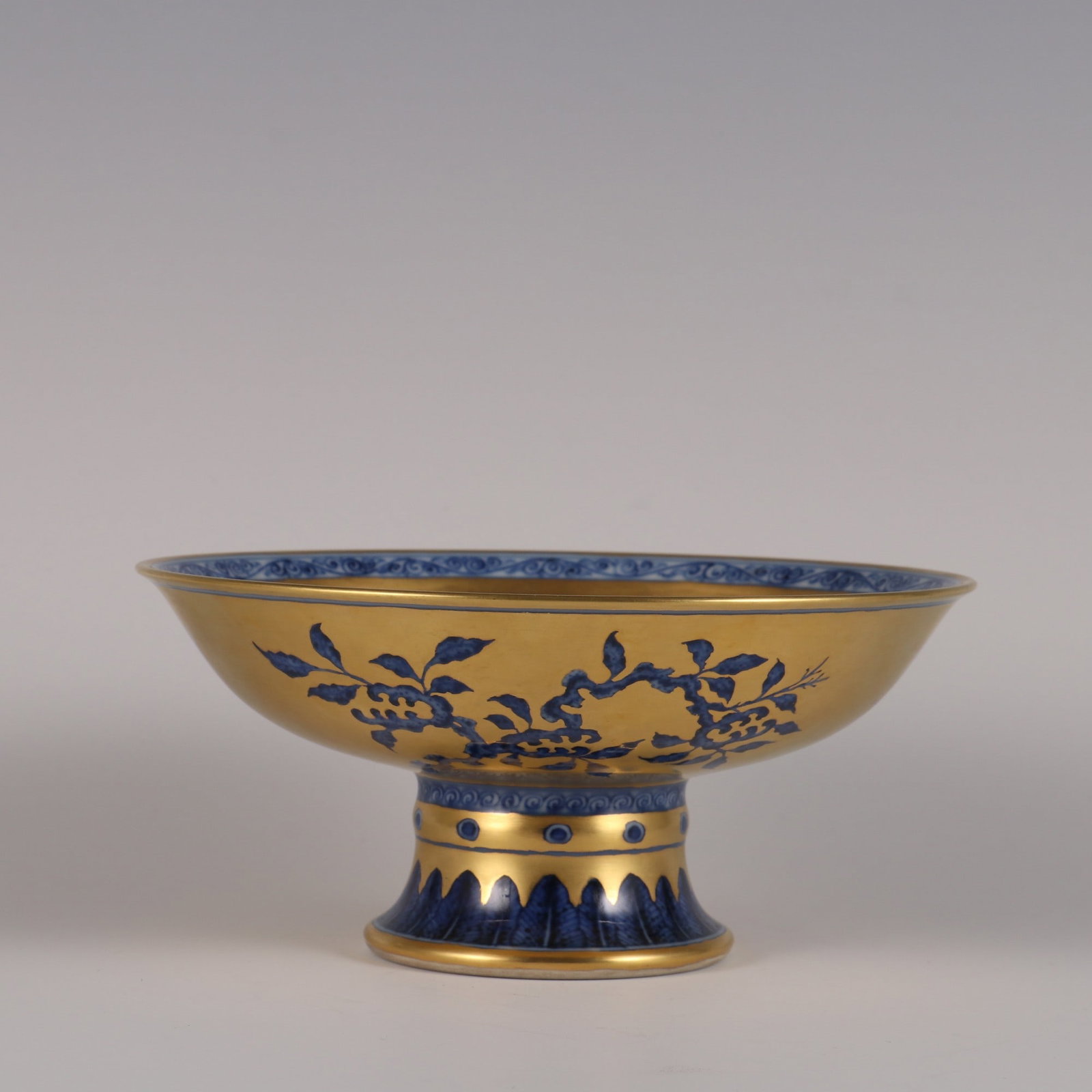An Exquisite Blue and White Flower and Fruit Pattern Stem Bowl: An Exquisite Blue and White Flower and Fruit Pattern Stem Bowl Qing Dynasty, China Size:8cmx17cm (The Dimensions Of All Batches Are Manually Measured.If You Need More Detailed Information, Please