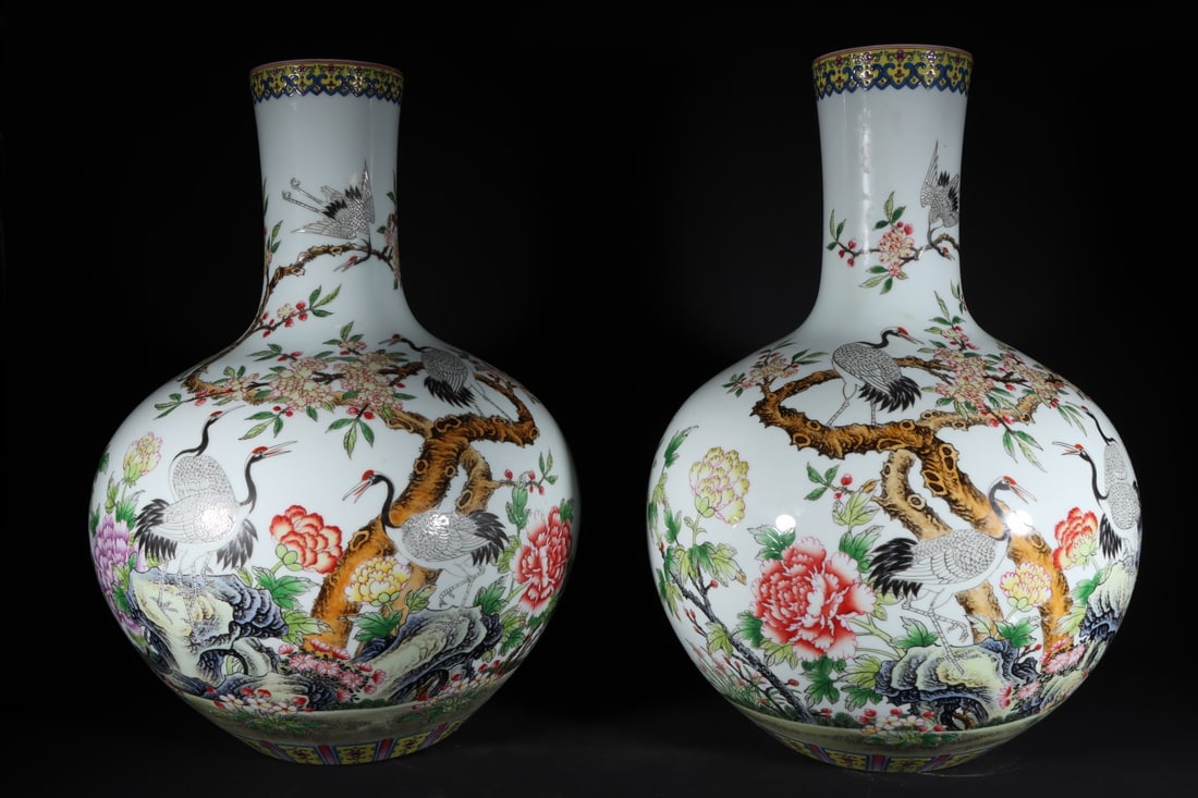A Pair of Exquisite Enamel Flower and Bird Pattern with poem Vase: A Pair of Exquisite Enamel Flower and Bird Pattern with poem Vase Qing Dynasty, China Yongzheng Four-character Mark Size:53cmx39cm (The Dimensions Of All Batches Are Manually Measured.If You Need