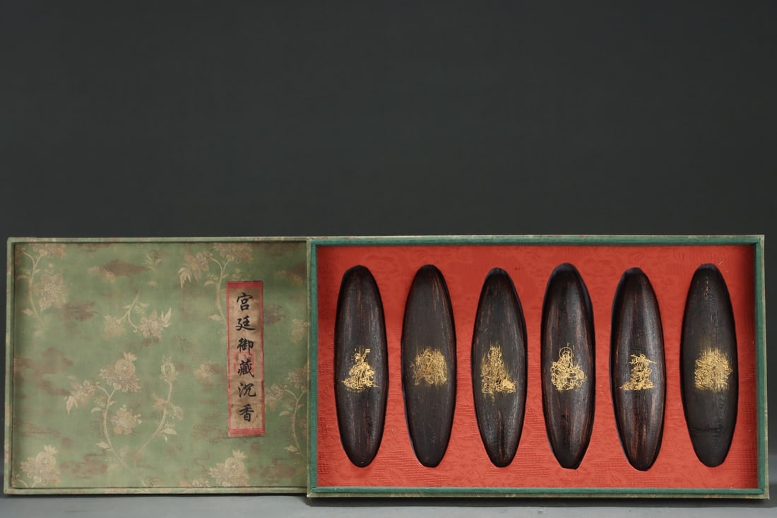 A Set of Fine Eaglewood Statue of Arhat Pattern Ornament: A Set of Fine Eaglewood Statue of Arhat Pattern Ornament Qing Dynasty, China Size:25.5cmx7.3cm (The Dimensions Of All Batches Are Manually Measured.If You Need More Detailed Information, Please