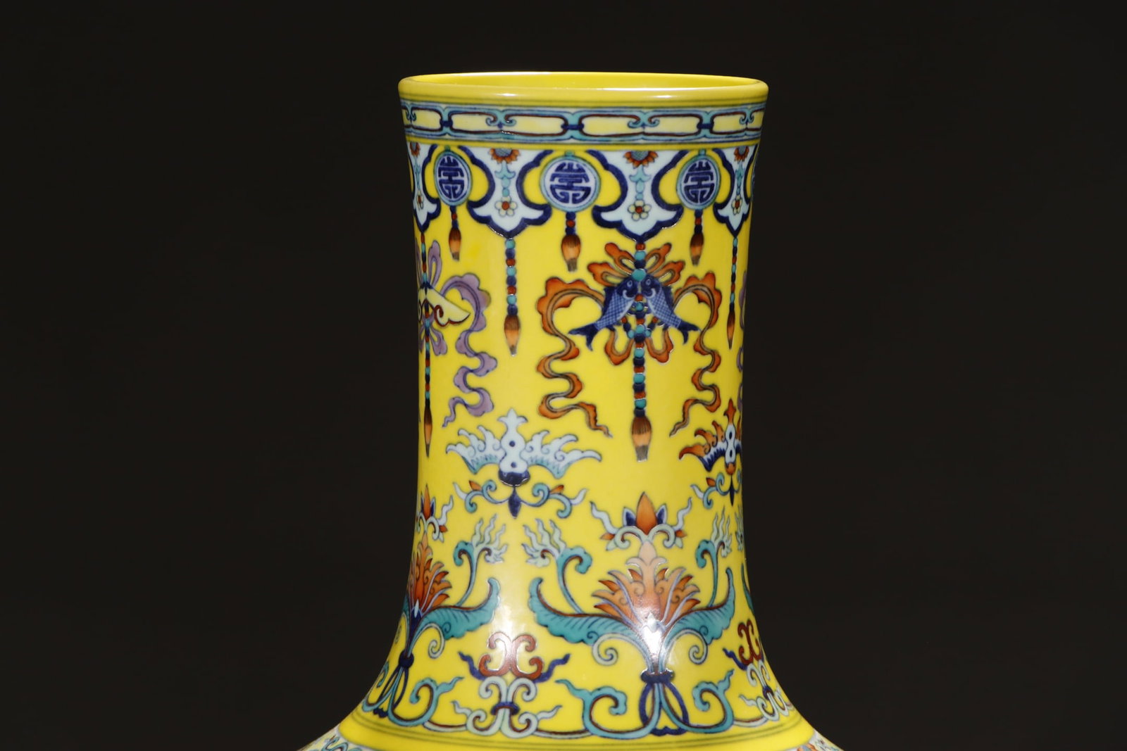 An Exquisite Doucai Lotus Pattern Eight Treasures Pattern Vase - 2