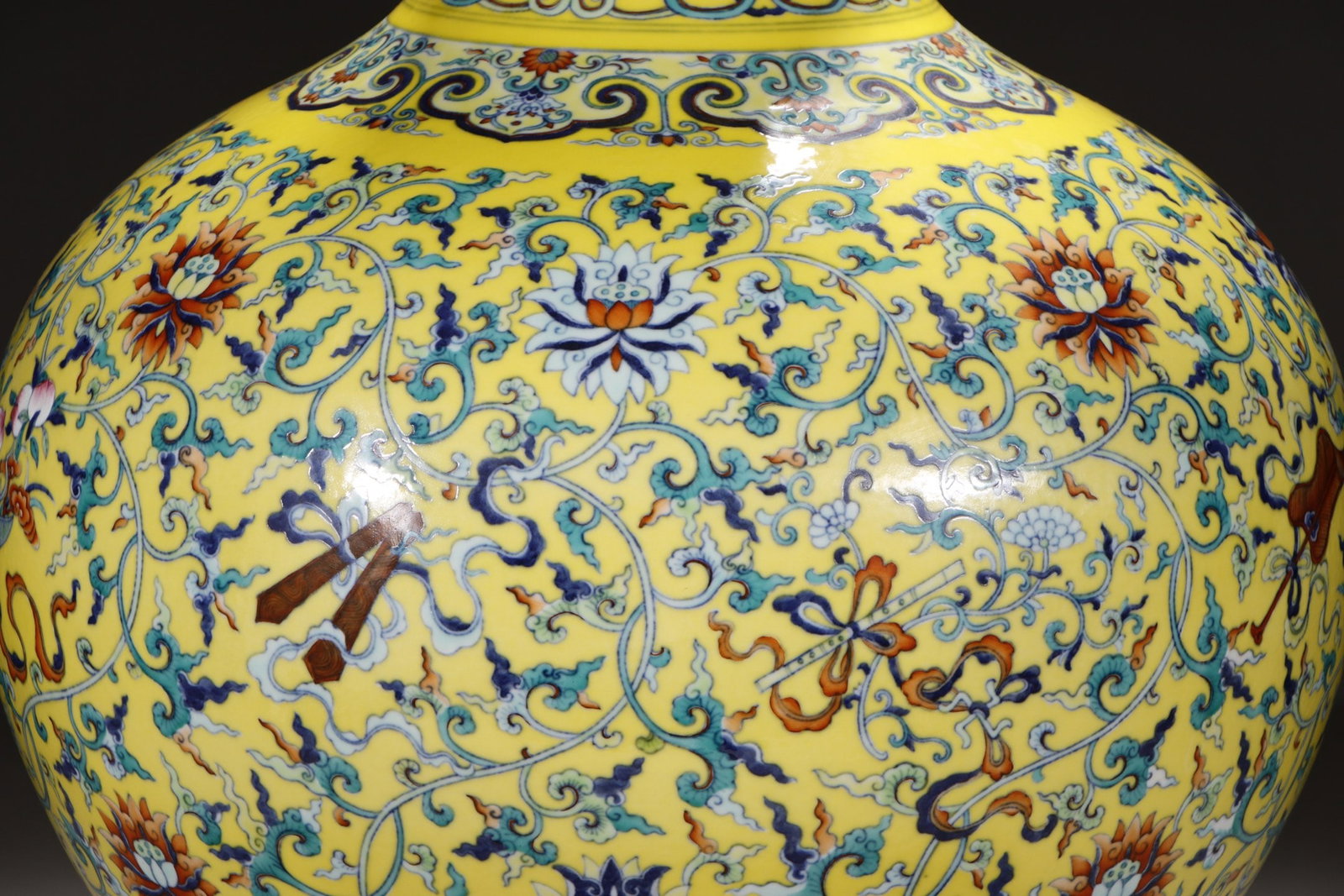 An Exquisite Doucai Lotus Pattern Eight Treasures Pattern Vase - 7