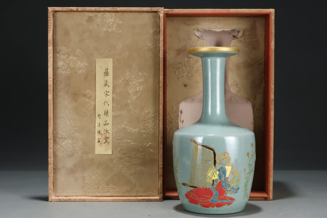 An Exquisite Ru yao Sky Blue Glazed Painted Gold Woman Pattern Vase: An Exquisite Ru yao Sky Blue Glazed Painted Gold Woman Pattern Vase Song Dynasty, China Size:26.7cmx14cm (The Dimensions Of All Batches Are Manually Measured.If You Need More Detailed Information, Ple