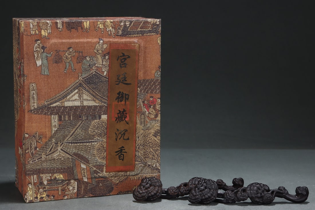 An Exquisite Eaglewood Ganoderma lucidum Pattern Ruyi - 2