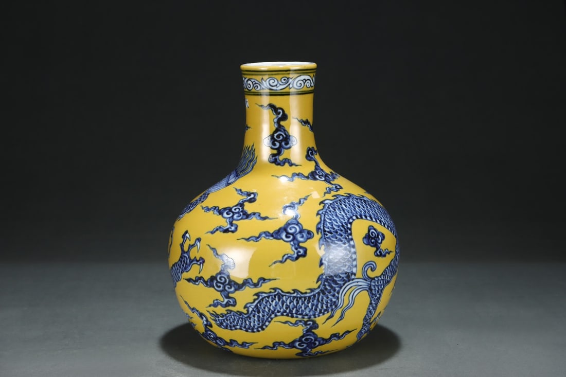 An Exquisite Blue and White Dragon Pattern Vase - 3