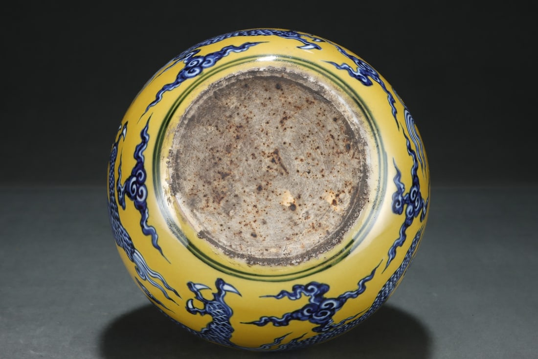 An Exquisite Blue and White Dragon Pattern Vase - 5