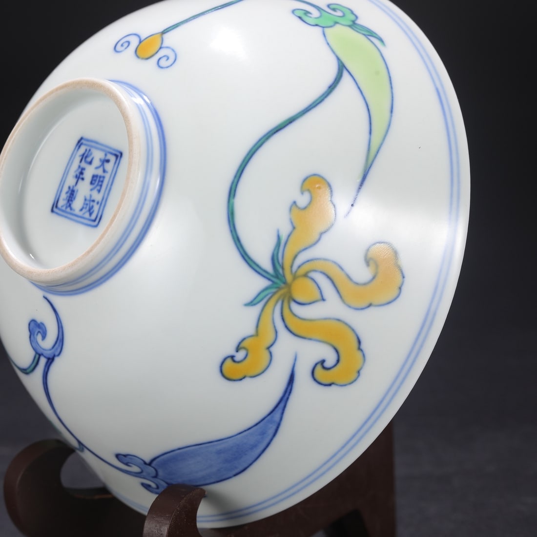 An Exquisite Doucai Lotus Pattern Bowl - 6