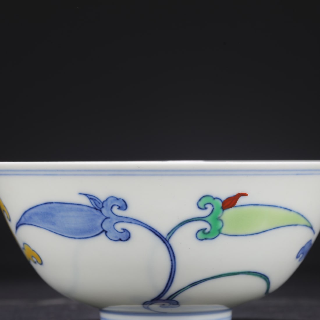 An Exquisite Doucai Lotus Pattern Bowl - 7