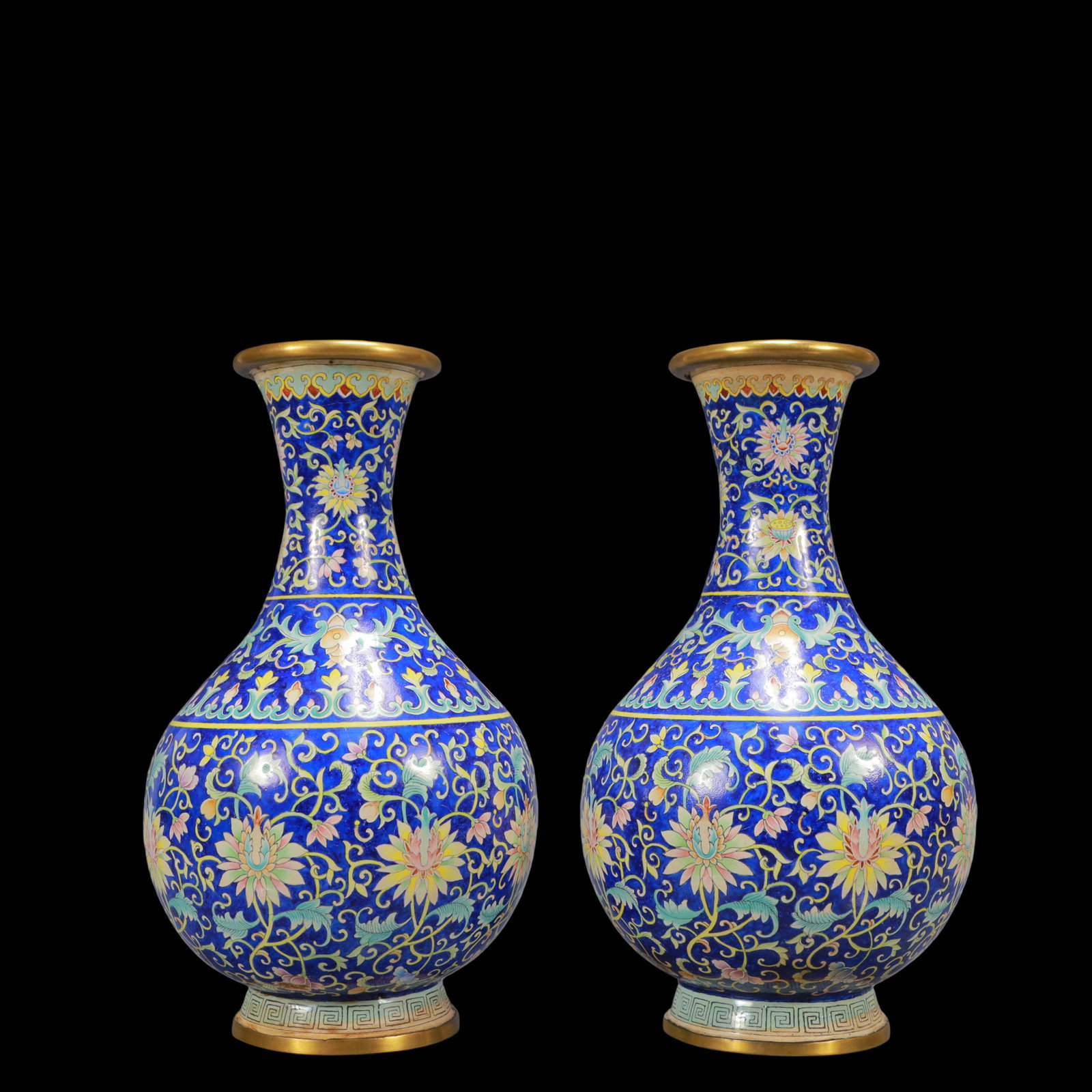 A Exquisite A pair of Coppery Enamel Lotus Pattern Vase: A Exquisite A pair of Coppery Enamel Lotus Pattern Vase Qing Dynasty, China Qianlong Four-character Mark Size:13cmx26cm Weight:1800g (The Dimensions Of All Batches Are Manually Measured.If You Need Mo