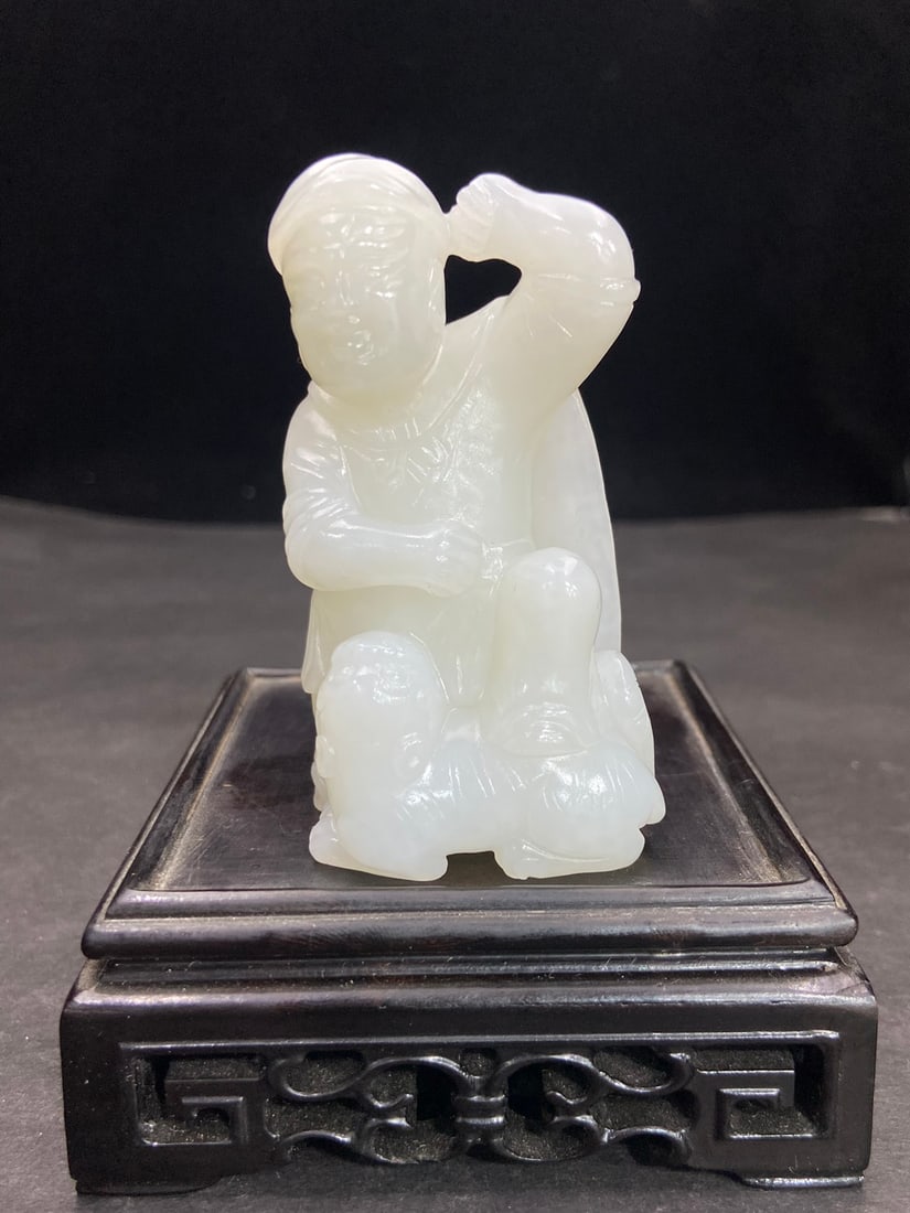 An Exquisite White Jade Figure Ornament: An Exquisite White Jade Figure Ornament Qing Dynasty, China Size:7.8cmx4cmx3.15cm Weight:129g (The Dimensions Of All Batches Are Manually Measured.If You Need More Detailed Information, Please Contact