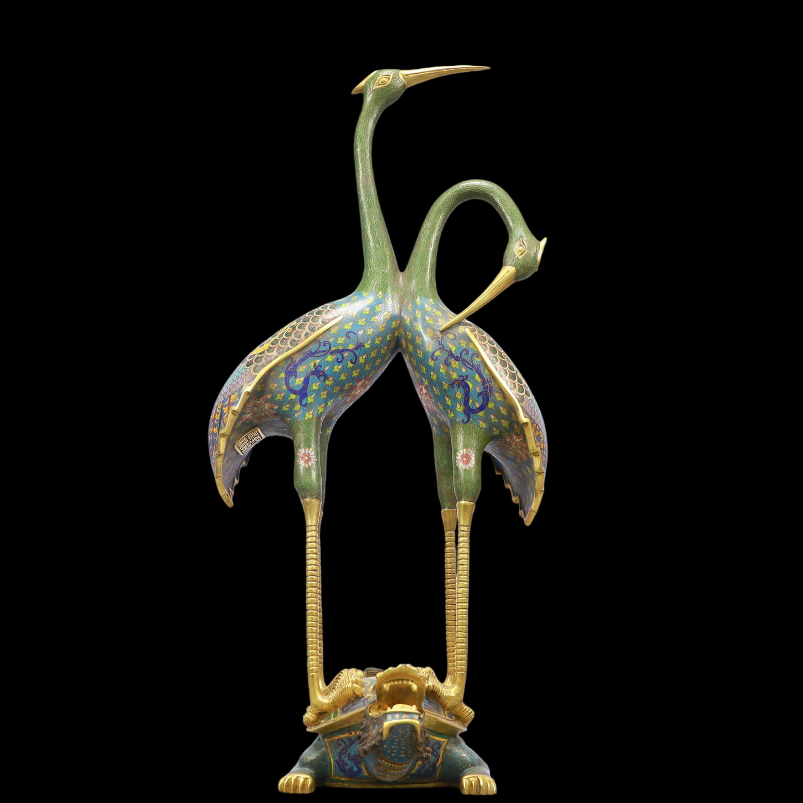 A Exquisite Cloisonne Dragon Pattern Flower Pattern Crane Ornament: A Exquisite Cloisonne Dragon Pattern Flower Pattern Crane Ornament Qing Dynasty, China Qianlong Four-character Mark Size:31cmx28cmx65cm Weight:9500g (The Dimensions Of All Batches Are Manually