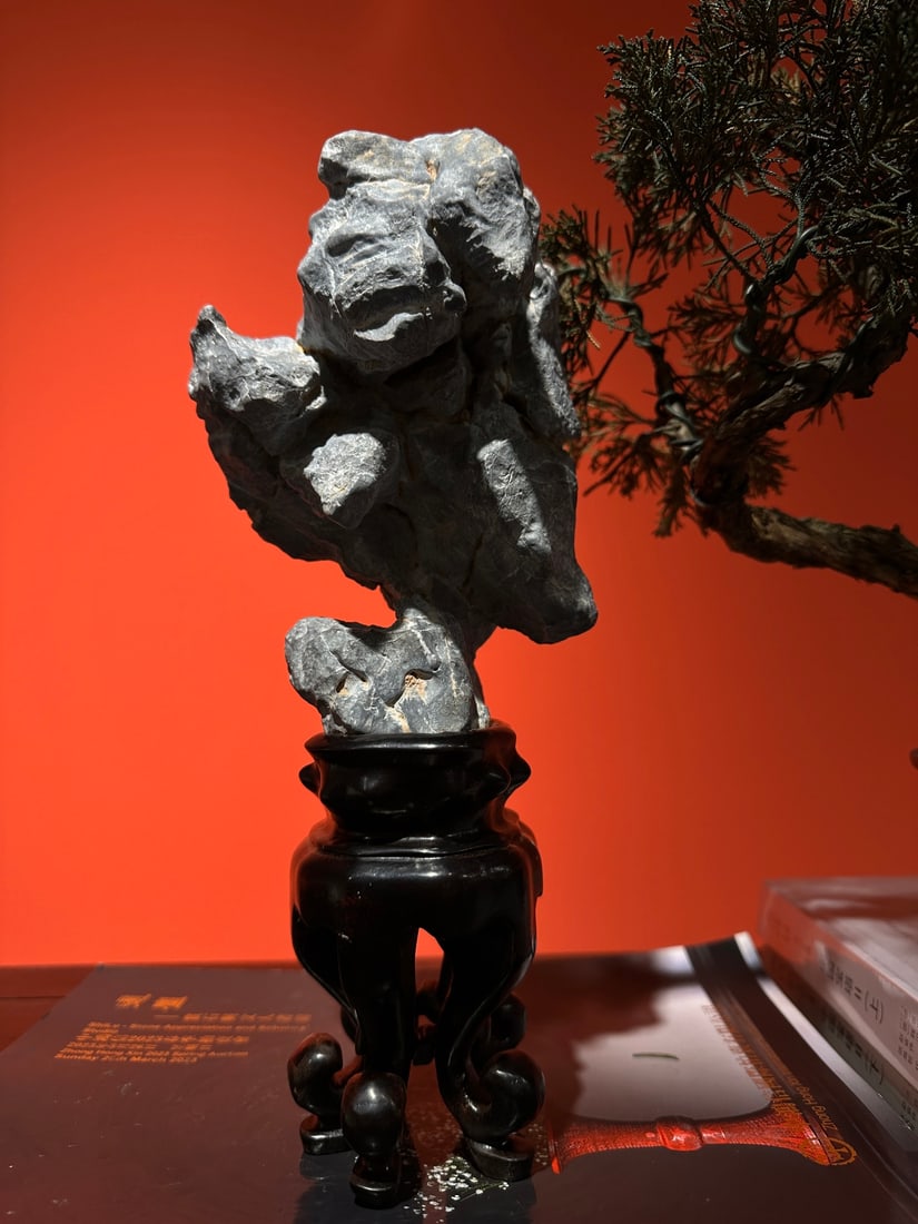 An Exquisite Lingbi Stone Ornament: An Exquisite Lingbi Stone Ornament Qing Dynasty, China Size:28cmx12cmx10cm (The Dimensions Of All Batches Are Manually Measured.If You Need More Detailed Information, Please Contact Our Customer