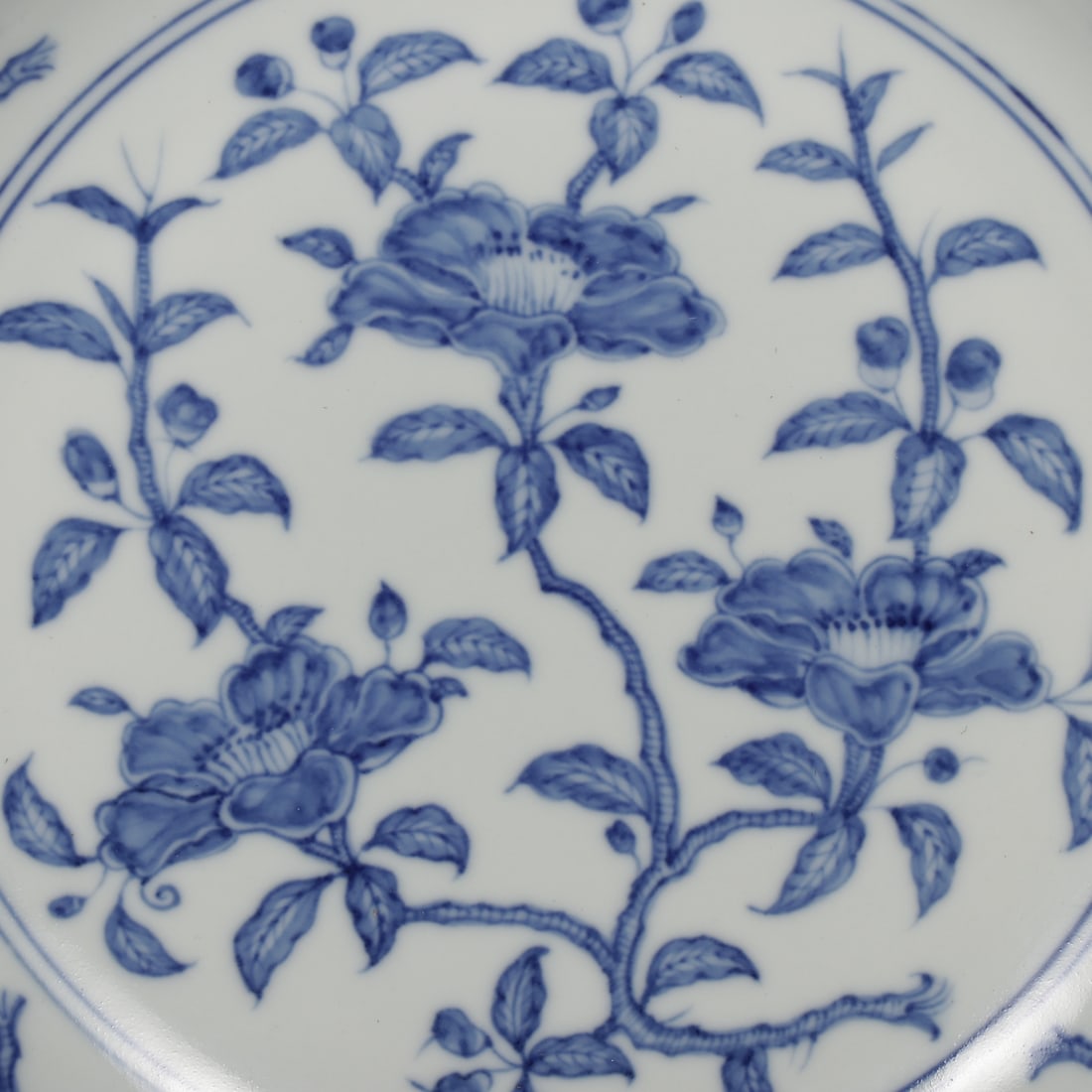 An Exquisite Blue and White Flower Pattern Plate - 4