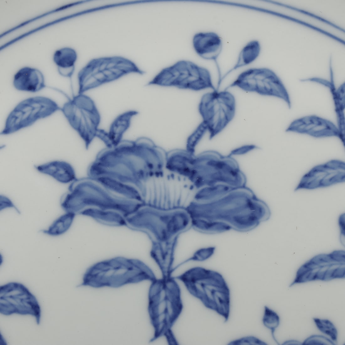 An Exquisite Blue and White Flower Pattern Plate - 5