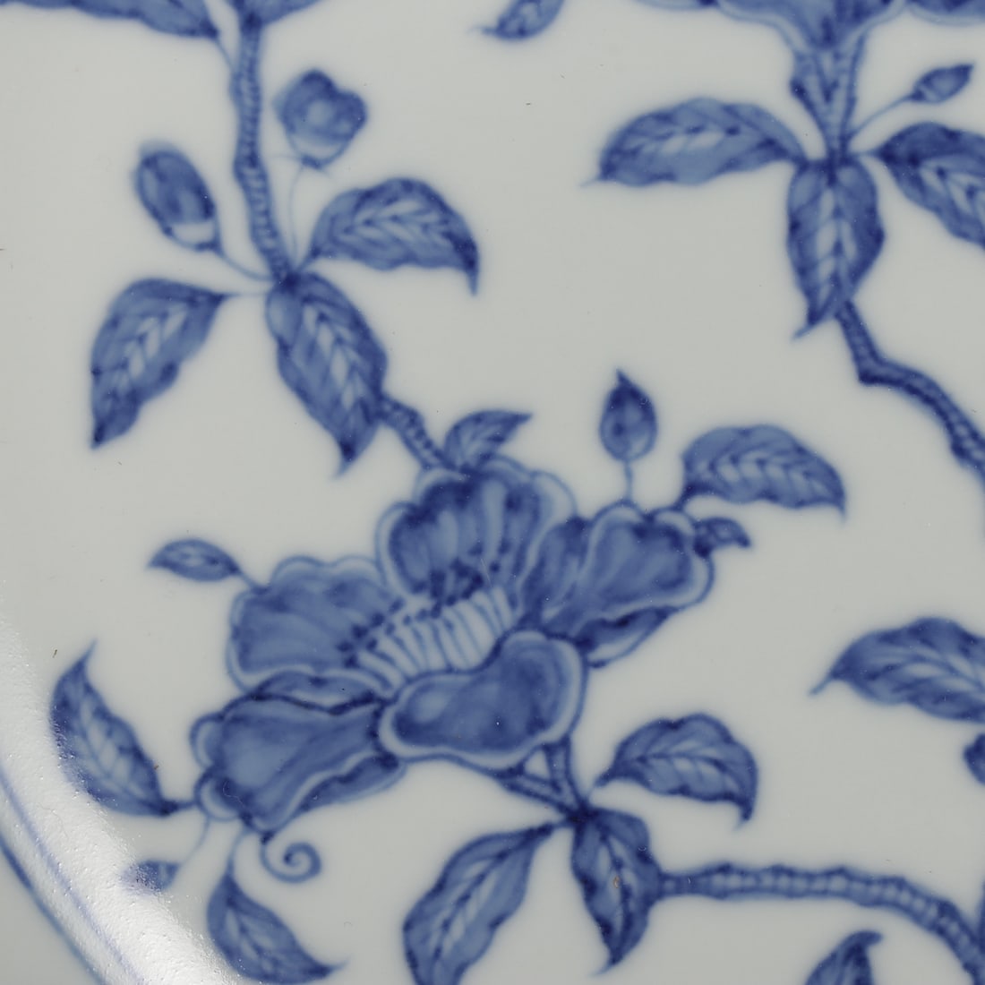An Exquisite Blue and White Flower Pattern Plate - 6