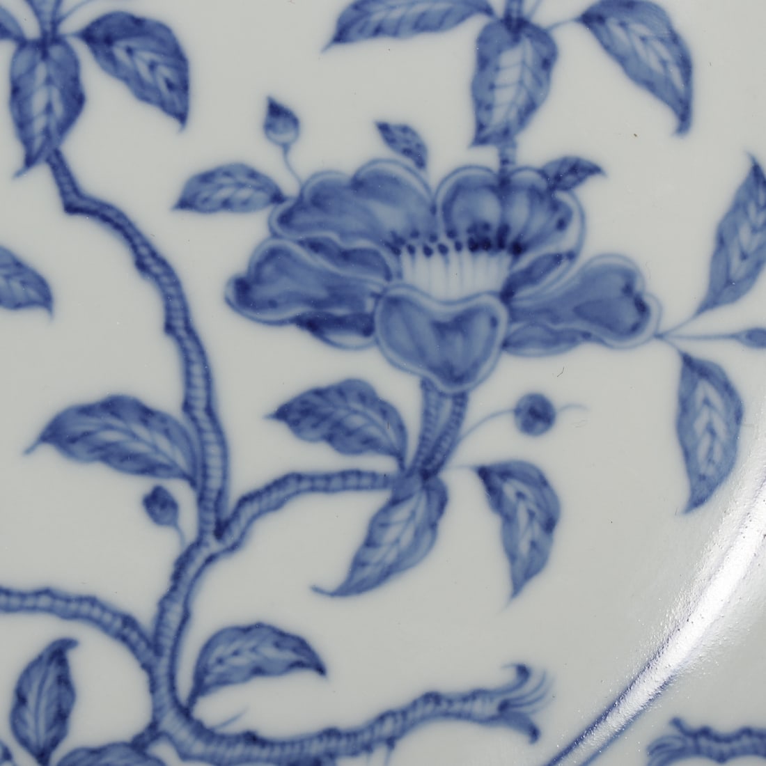 An Exquisite Blue and White Flower Pattern Plate - 7
