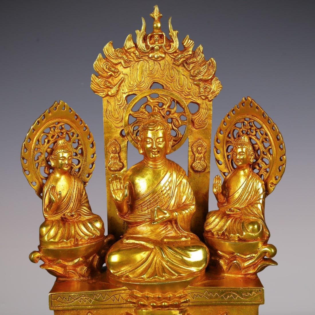 An Exquisite Gilt Bronze Buddha Statue - 2