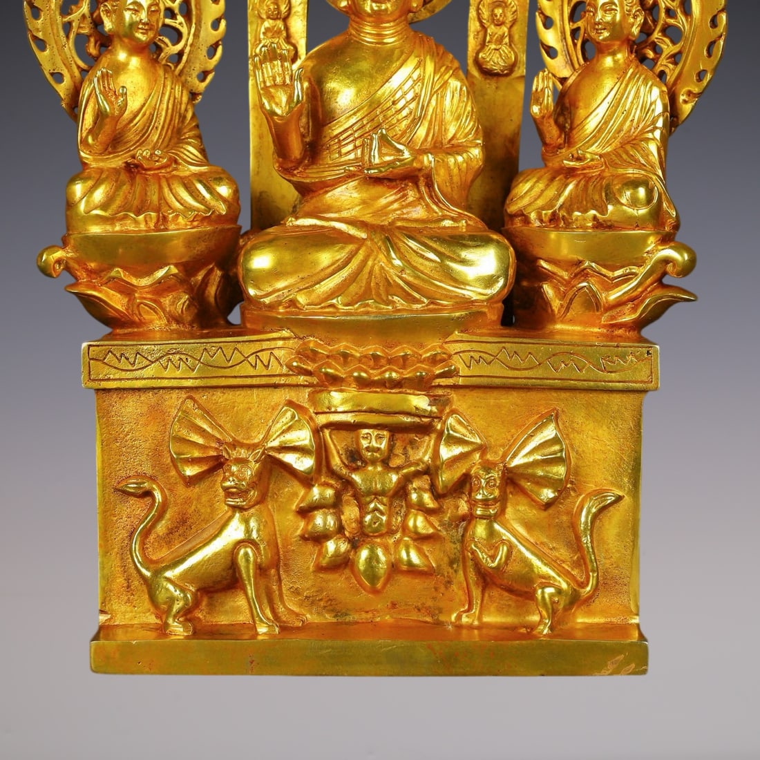 An Exquisite Gilt Bronze Buddha Statue - 3