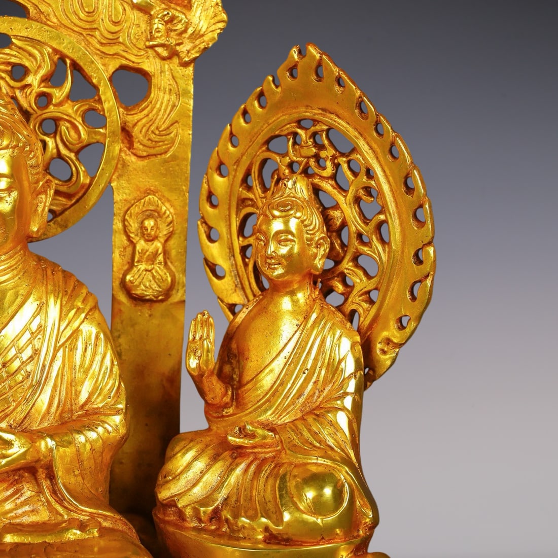 An Exquisite Gilt Bronze Buddha Statue - 6