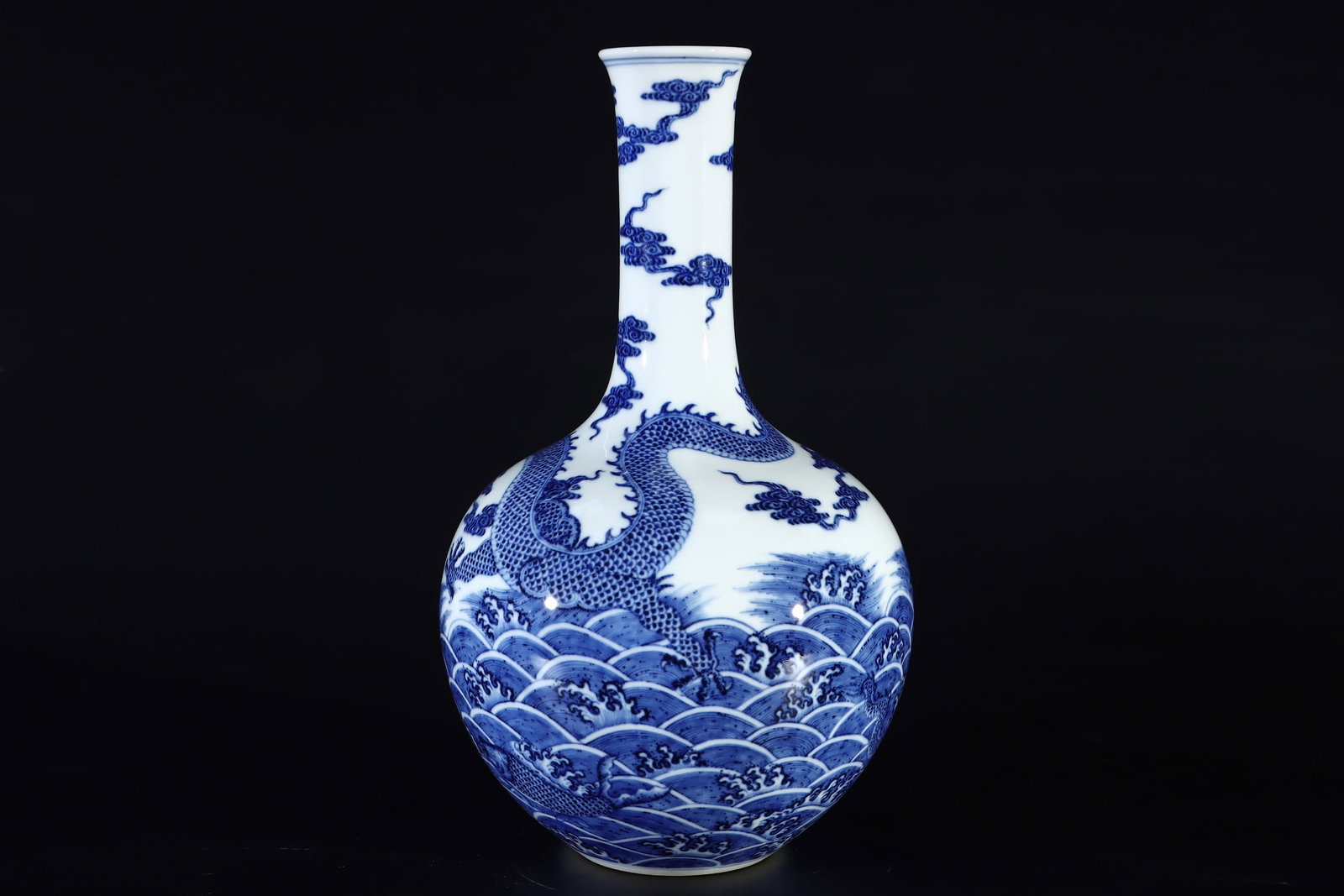 An Exquisite Blue and White Seawater Pattern Dragon Pattern Vase - 3