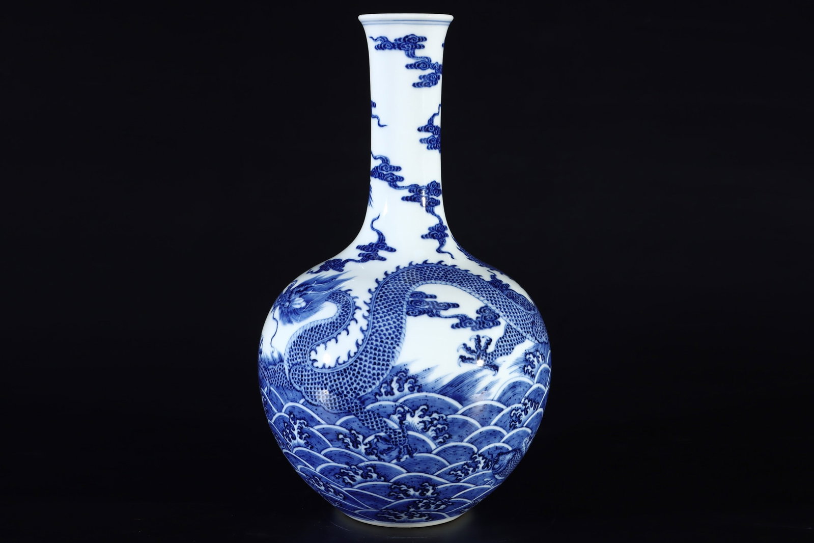 An Exquisite Blue and White Seawater Pattern Dragon Pattern Vase - 6